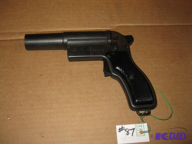 lot 87 image: Flare Gun, 1966 HT05548...