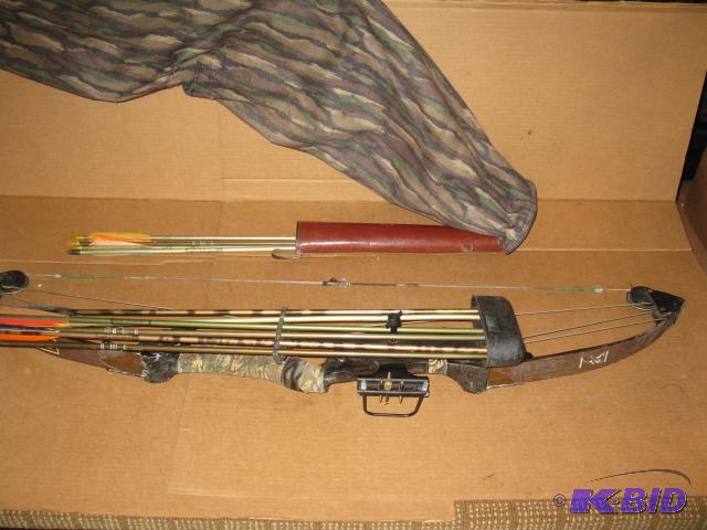 lot 93 image: Bear Archery compound bow, 39 inch string len...
