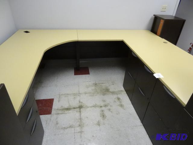 lot 115 image: U Shaped Desk Set. 4 Piece, 9 Drawer, 82 X 10...