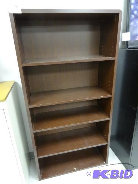 lot 118 image: Laminate Book Shelf. 33 X 13 X 65...