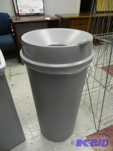lot 146 image: Garbage Can with Removable Top...