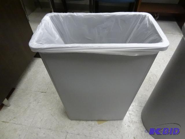 lot 147 image: Plastic Garbage Can...