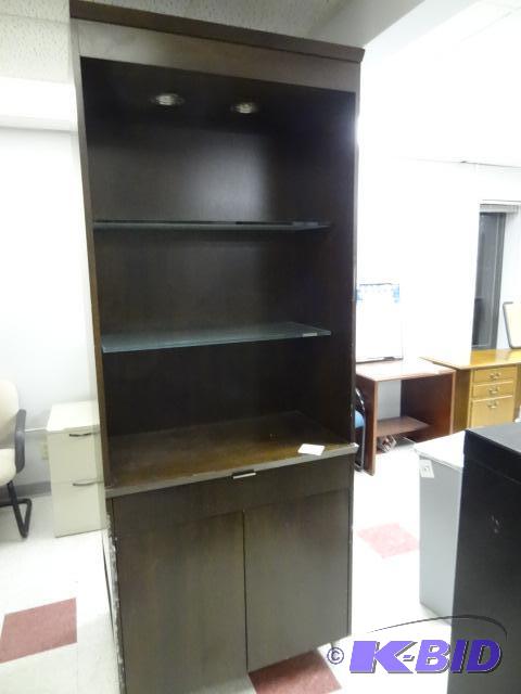 lot 148 image: Laminate Cabinet with 2 Glass Shelves and 2 D...
