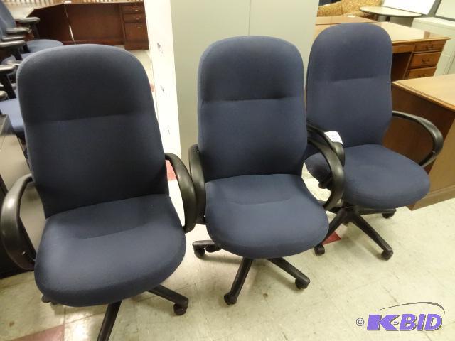 lot 174 image: 3 Matching Office Chairs on Wheels...