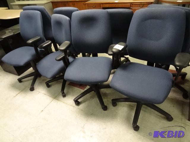 lot 183 image: 4 Matching Office Chairs on Wheels...