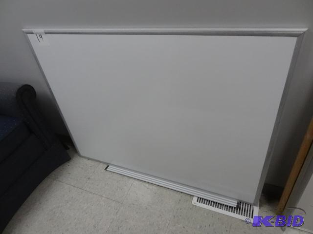 lot 19 image: 48 X 36 X White Board...