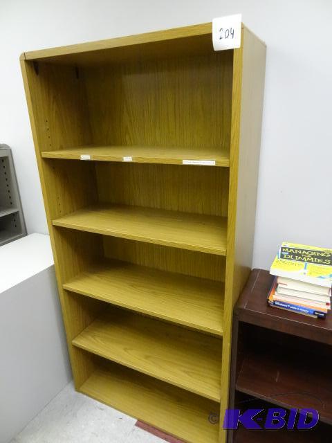 lot 204 image: Laminate Book Shelf. 33 X 13 X 65...