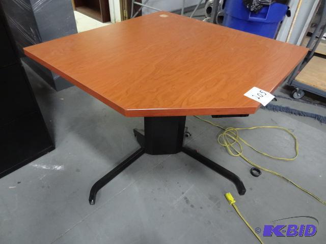lot 205 image: Lift Desk Model 501-7 Electric Up and Down. 3...