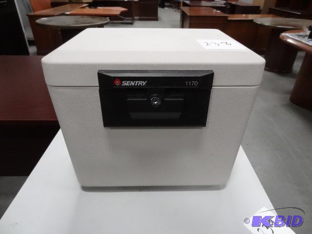 lot 238 image: Sentry 1170 File safe. Hinge Broke. No Key...