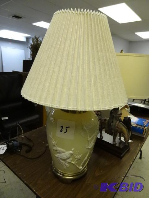 lot 25 image: Ceramic Decorative Table Lamp...