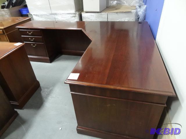 lot 274 image: L Shaped Wood Desk. 2 Piece. 6 Drawer. Lock a...