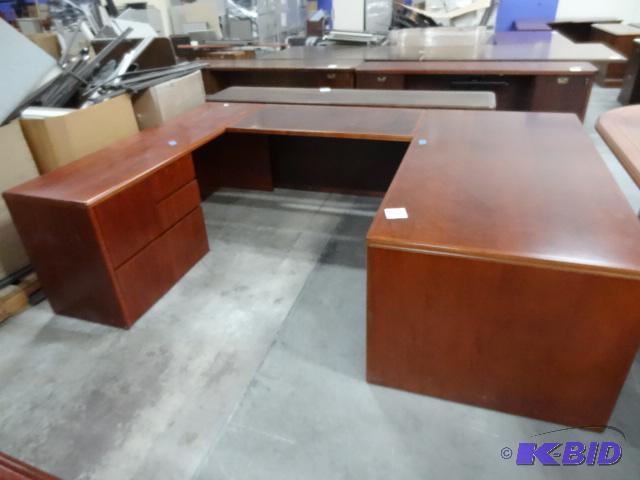 lot 285 image: U Shaped Wood Desk. 3 Piece, 5 Drawer 72 X 10...
