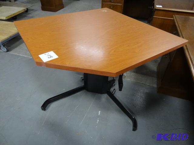 lot 298 image: Lift Desk Model 501-7 Electric Up and Down. 3...