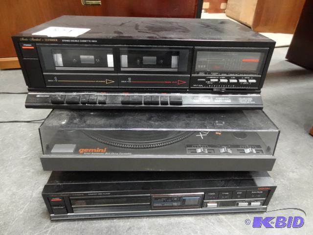 lot 321 image: Fisher Stereo Double Cassette Deck. CR-W857. ...