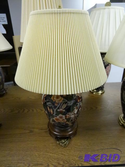 lot 99 image: Decorative Table Lamp with Painted Birds and ...