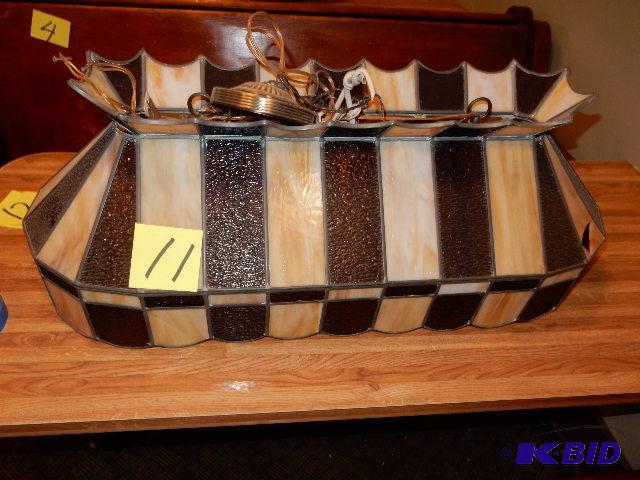Tiffany style STained glass light fixture.. G...