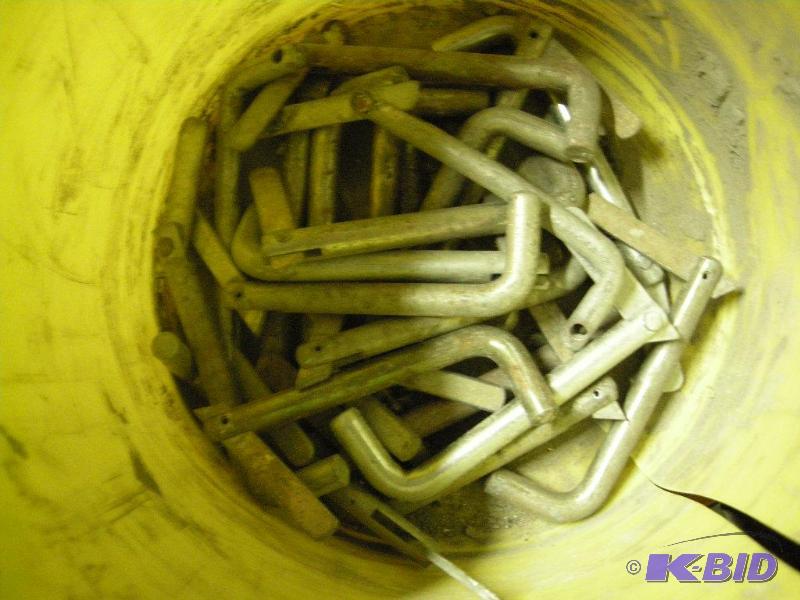 lot 10 image: Group Scaffold Pins
