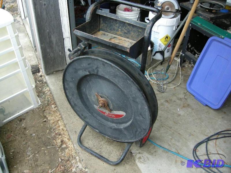 lot 14 image: ULine StrappingBanding cart