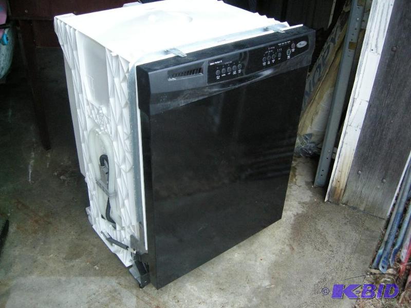 lot 22 image: Whirlpool dishwasher