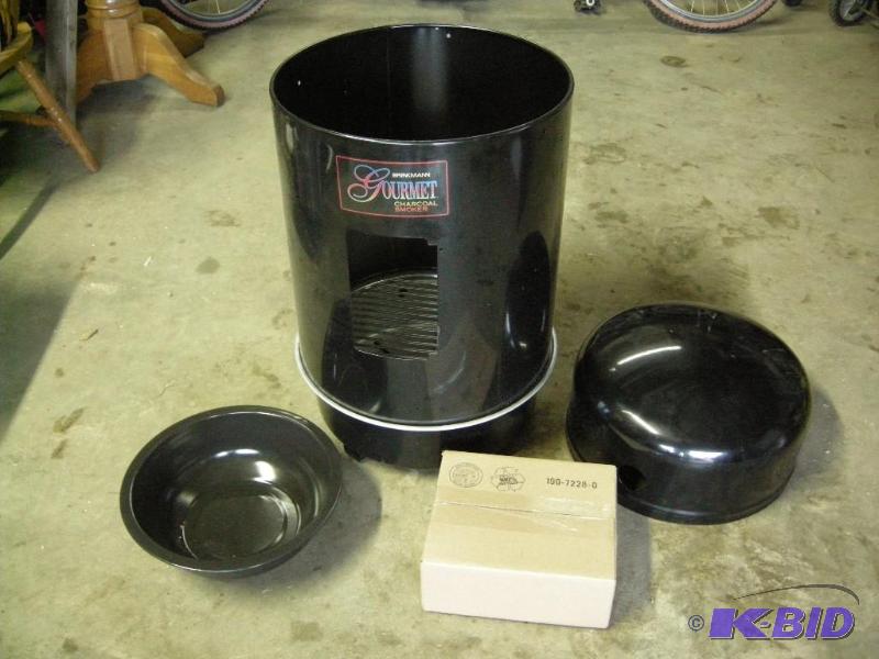 lot 25 image: Brinkman Gourmet Smoker