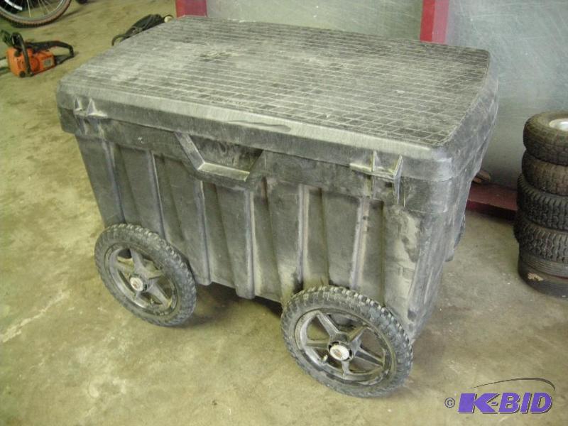 lot 36 image: Contico Poly Box on wheels