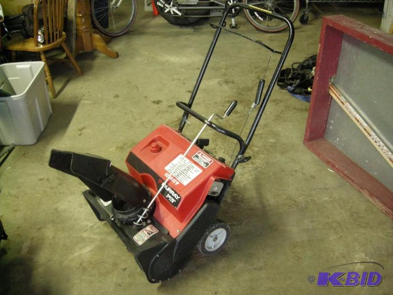 lot 38 image: Murray snowblower