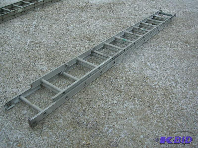 lot 43 image: 24 Aluminum Extension Ladder