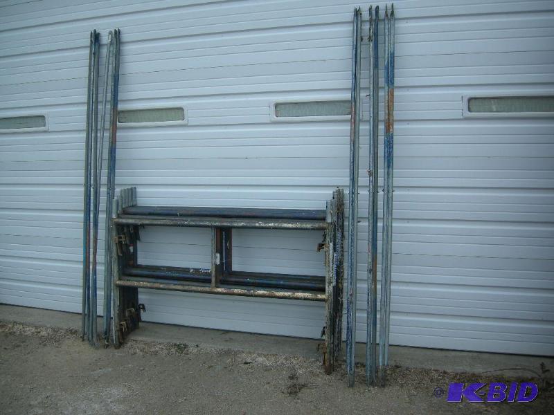 lot 6 image: 3 Scaffold Sections