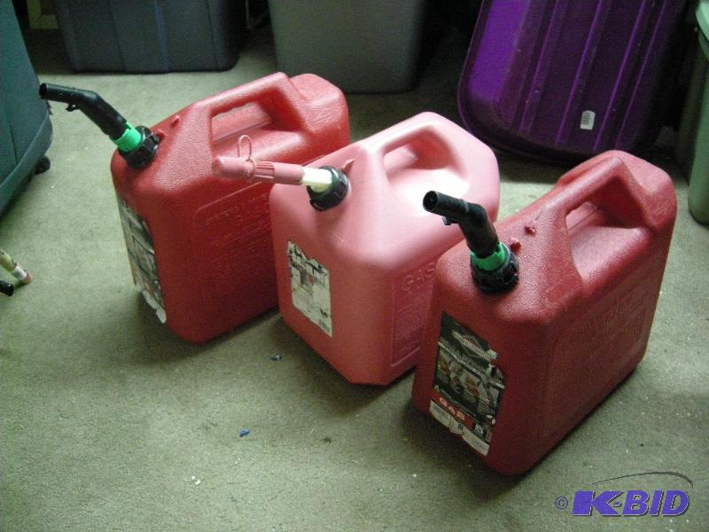 lot 62 image: 5-gallon gas cans