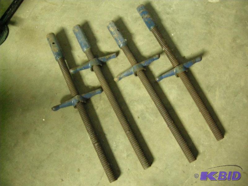 lot 8 image: Scaffold leg extensionslevelers