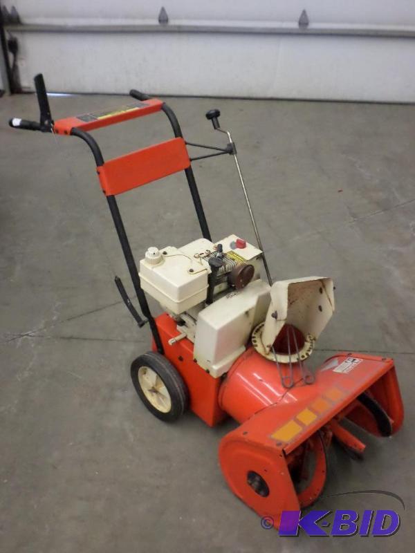 lot 10 image: Simplicity 450 Snowblower, 20" Width, Ru...