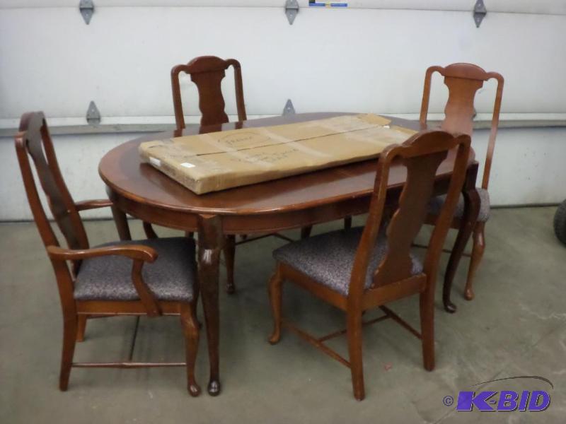 lot 39 image: Vintage Wood Dining Room Table With (4) Chair...