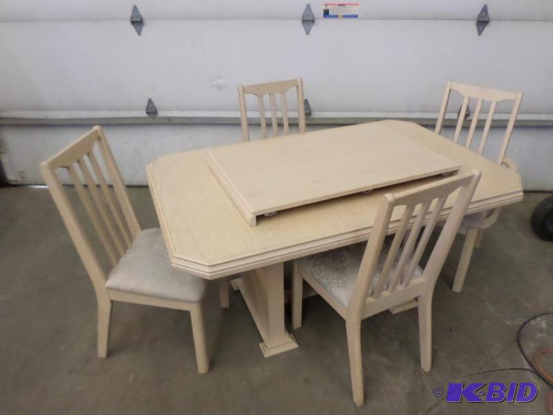 lot 40 image: Nice Wood Diing Room Table With (4) Chairs &a...