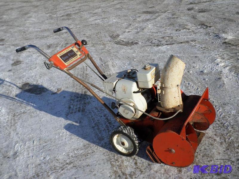 lot 5 image: Sno-Flyr Self-Propelled Snowblower With Elect...