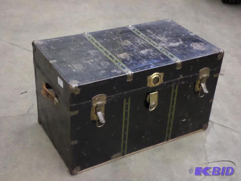 lot 69 image: Vintage Travel Chest...