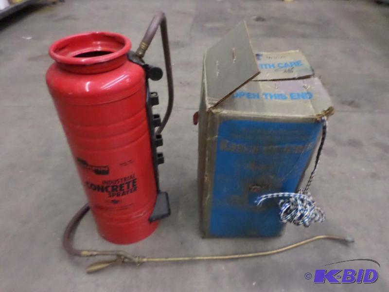 lot 85 image: (1) Pump Sprayer & (1) Kasco De-Icer...