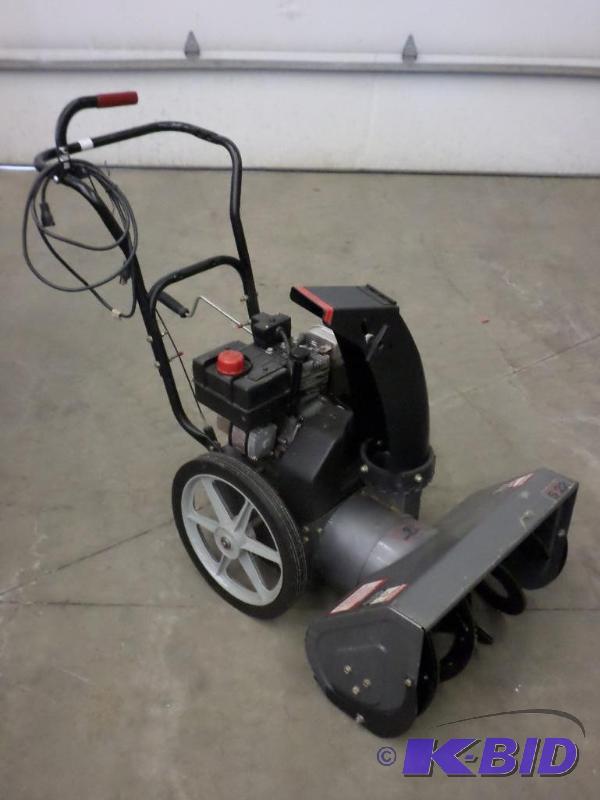 lot 9 image: Craftsman Electric Start 5HP 22" Snowblo...