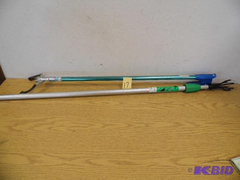 lot 17 image: 8 Light Changer w Grabber