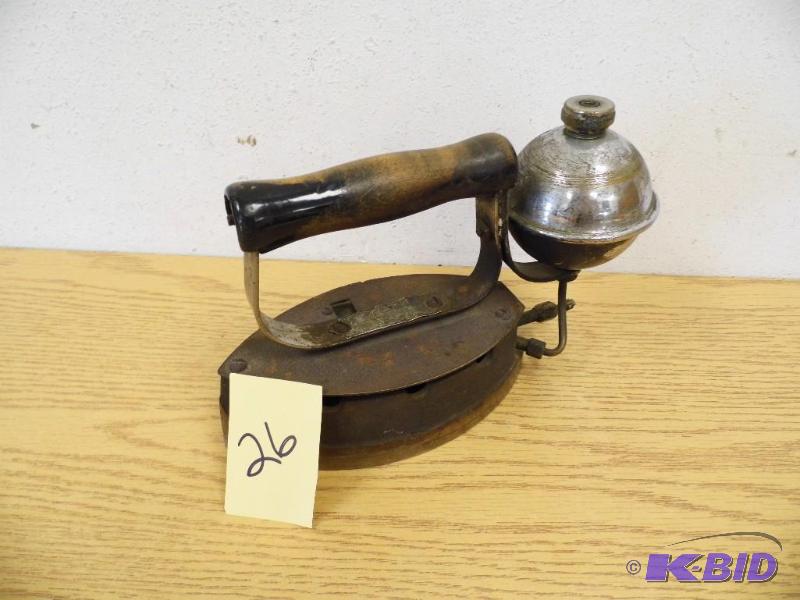 lot 26 image: Antique Gas Iron