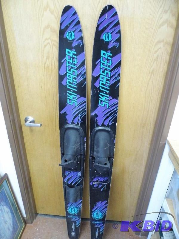 lot 38 image: Water Skis