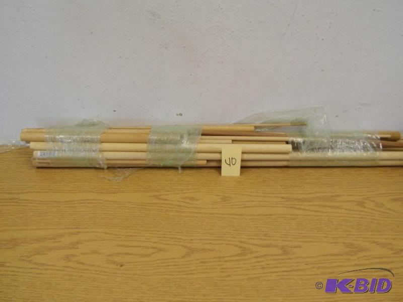 lot 40 image: Assorted Dowels