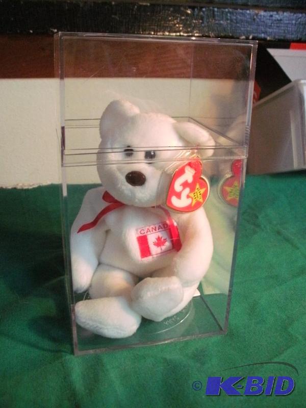 Beanie Baby Maple in Case. With Swing Tag and...
