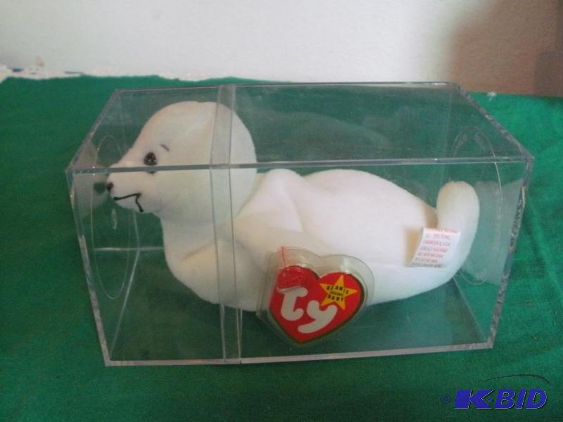 Beanie Baby Seamore in Case. With Swing Tag a...