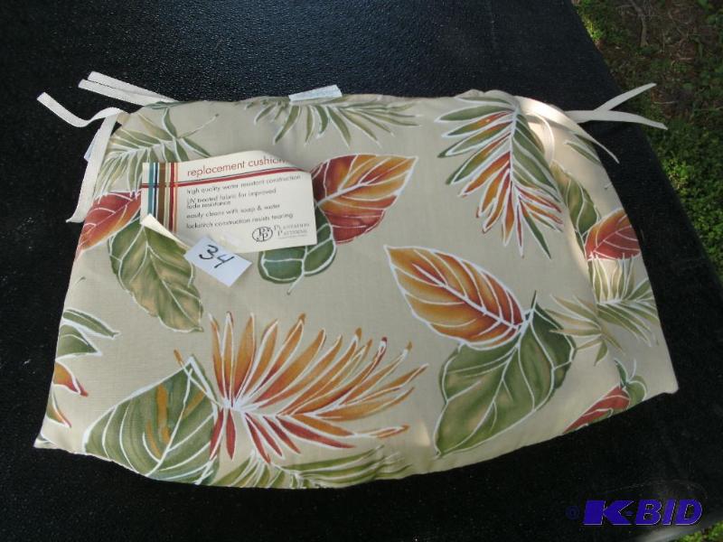 Replacement chair cushion, detailed with alot...