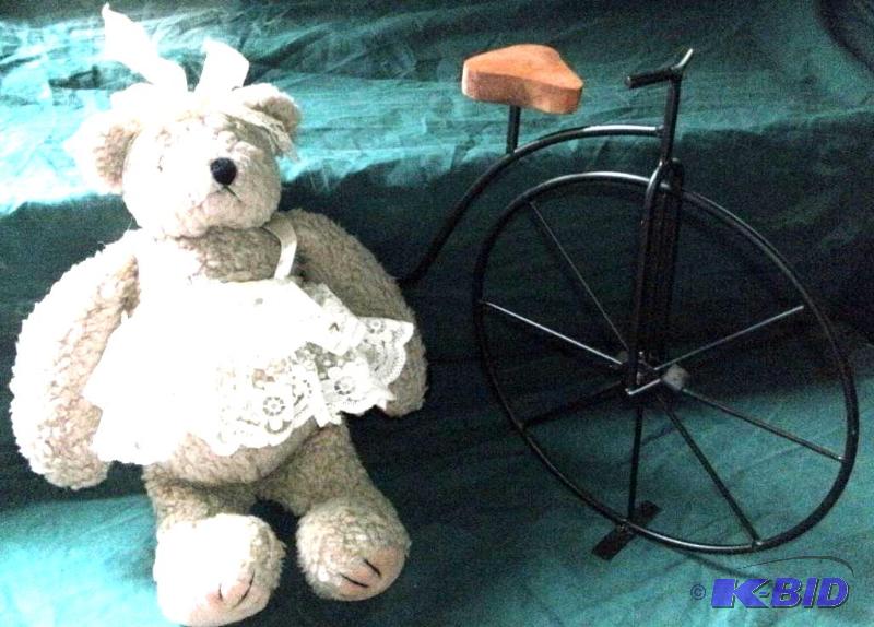 Lacey Bear (The Heritage collection, 1992) an...