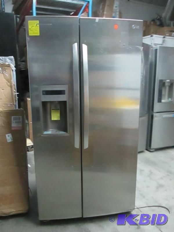 LG ULTRA-LARGE CAPACITY SIDE-BY-SIDE REFRIGERATOR WITH ICE & WATER DISPENSER