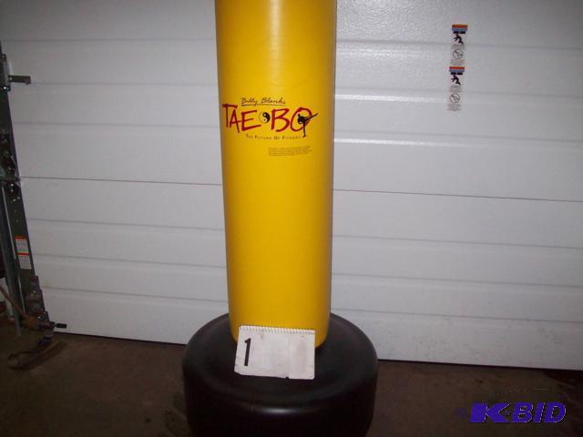 lot 1 image: Tae-bo Kick Boxing or Punching Bag, Fill Base...
