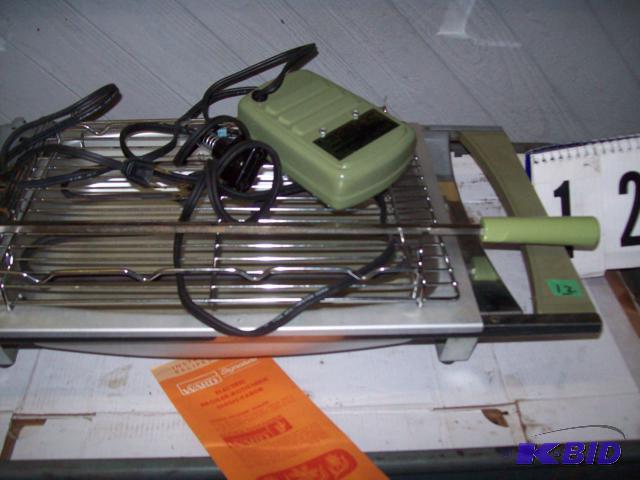 lot 12 image: Signature Electric Broiler, Rotissere. Looks ...