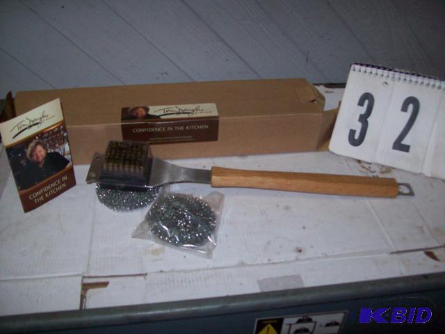 lot 32 image: Tom Douglas 3 in 1 Stainless BBQ Brush and Sc...