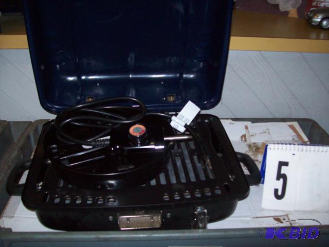 lot 5 image: Portable Electric Indoor  Outdoor Grill, Loo...